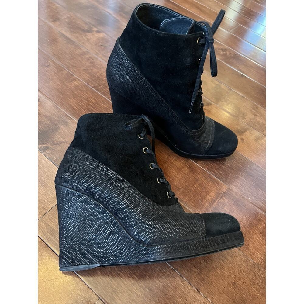 Stuart Weitzman Women Booties‎ Black Suede Stingray Wedge Lace Up Boots Size 8 M